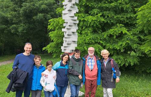 Angehörigenbesuch: Familie Dockendorf zu Besuch an den Gedenkstätten Mauthausen, Gusen, Ebensee und Melk